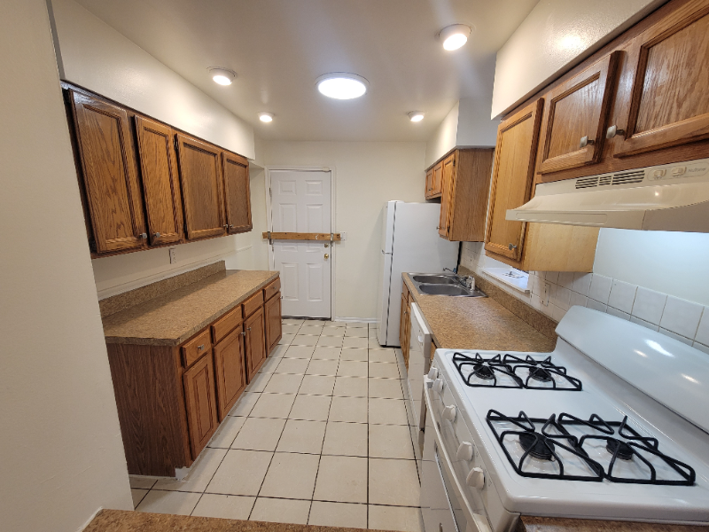 1726 Druid Hill Ave - Photo 5 of 16