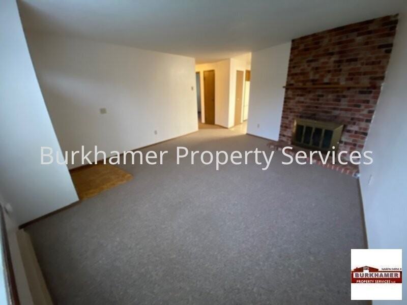 211 S 4th St - Photo 4 of 19