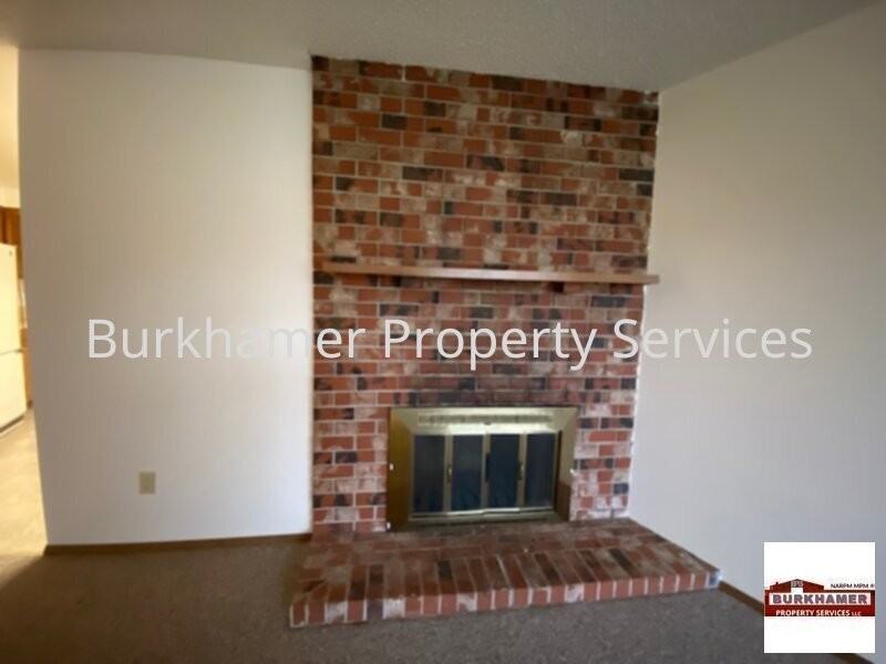 211 S 4th St - Photo 5 of 19