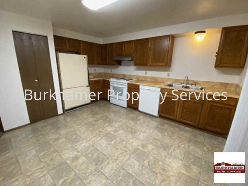 211 S 4th St - Photo 6 of 19