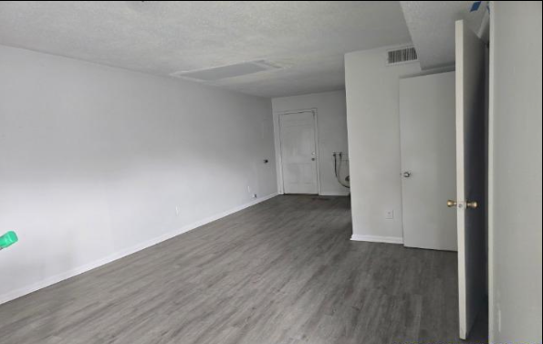 2720 Crescent Ln #A - Photo 2 of 9