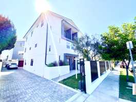 featured image of 232 E 27th St #1