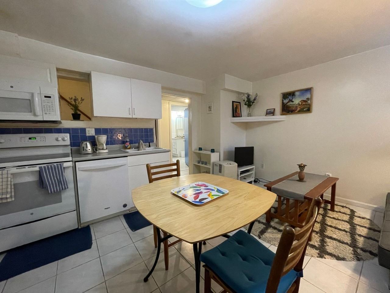 44 Hobson St - Photo 6 of 21