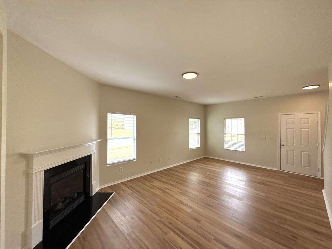 9402 Darwick St - Photo 3 of 20