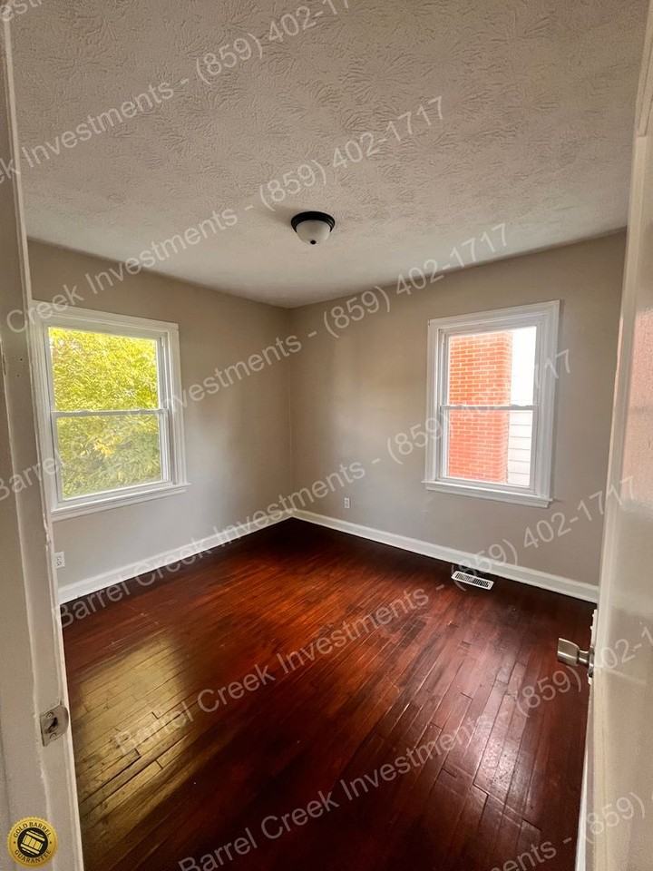 560 Bellows Mill Rd - Photo 6 of 13