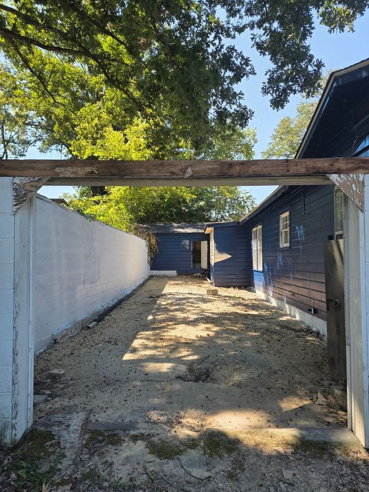 101 Kingwood Drive - Photo 3 of 13