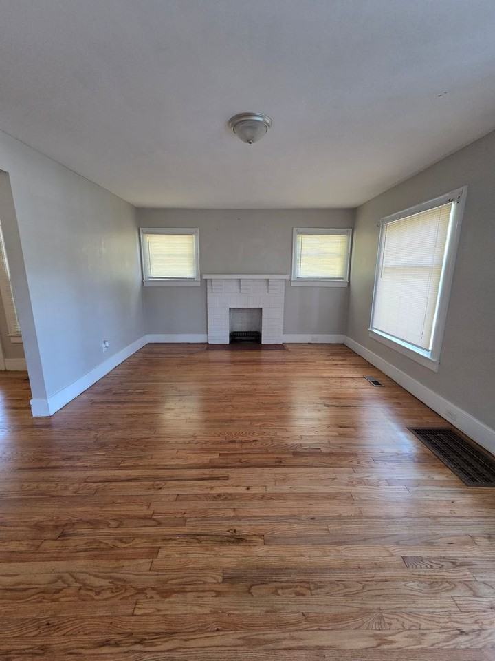 101 Kingwood Drive - Photo 4 of 13