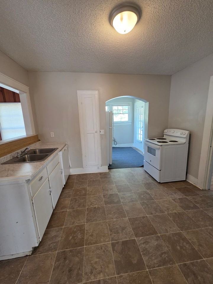 101 Kingwood Drive - Photo 7 of 13