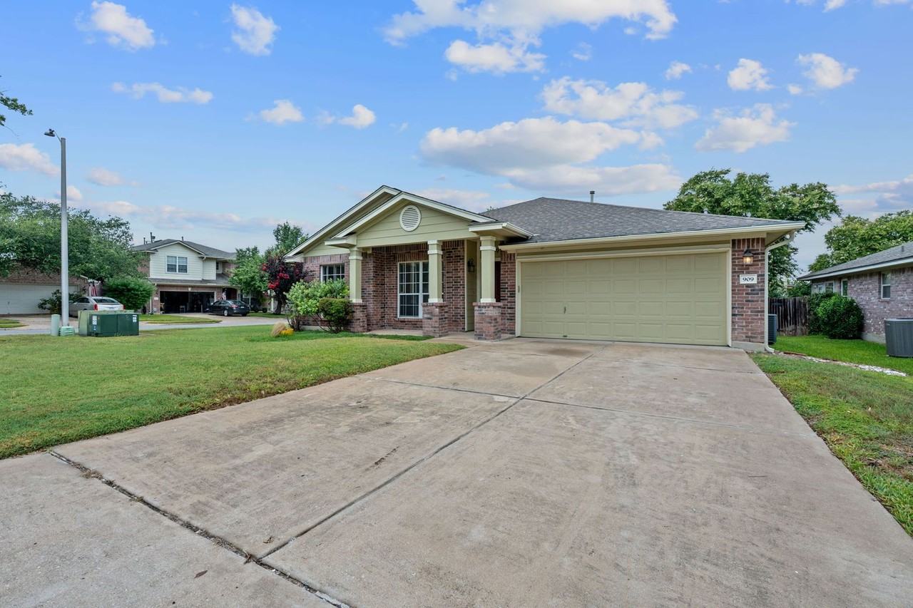 909 Saba Cv - Photo 2 of 40