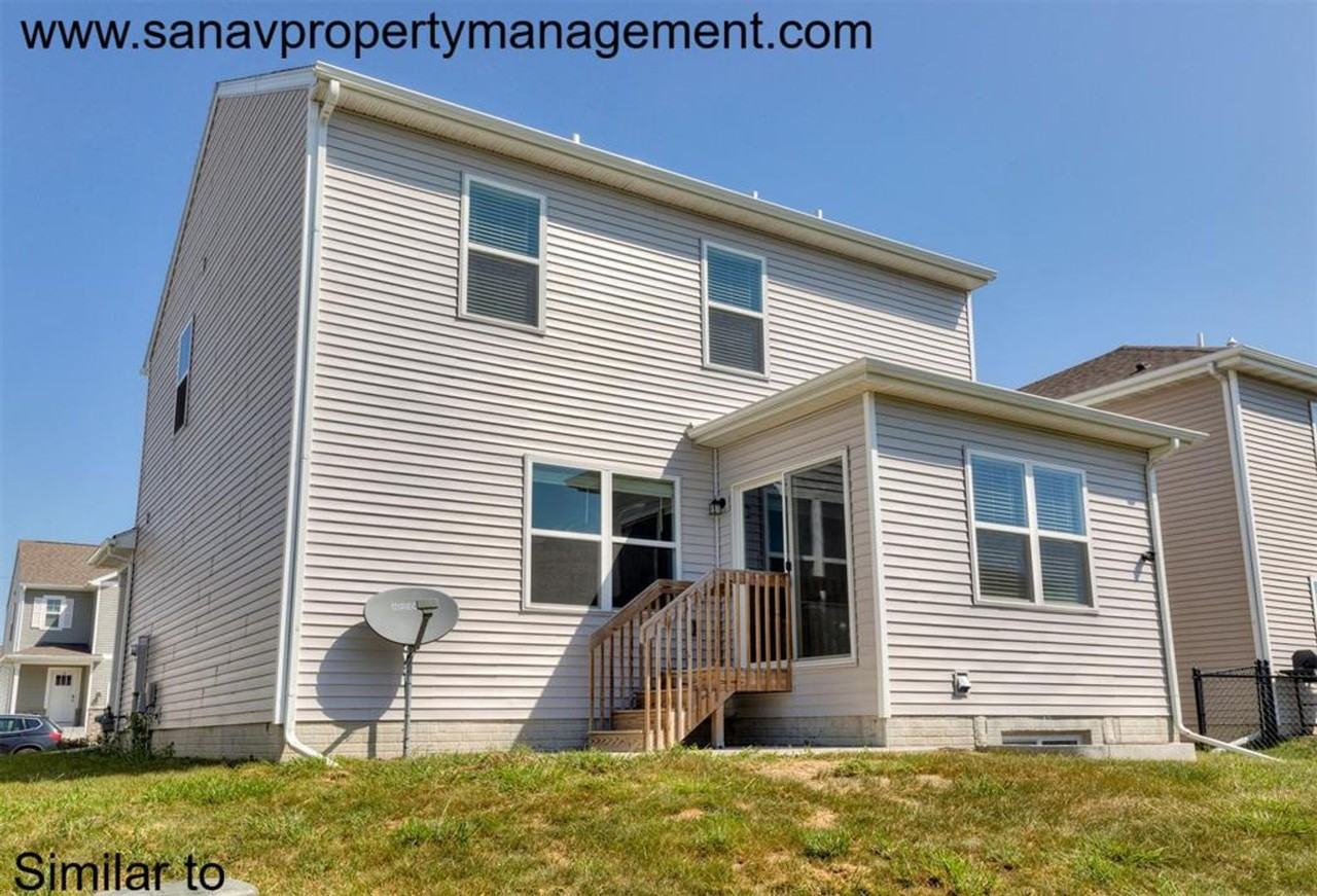 717 Elizabeth Lane Northwest - Photo 2 of 21