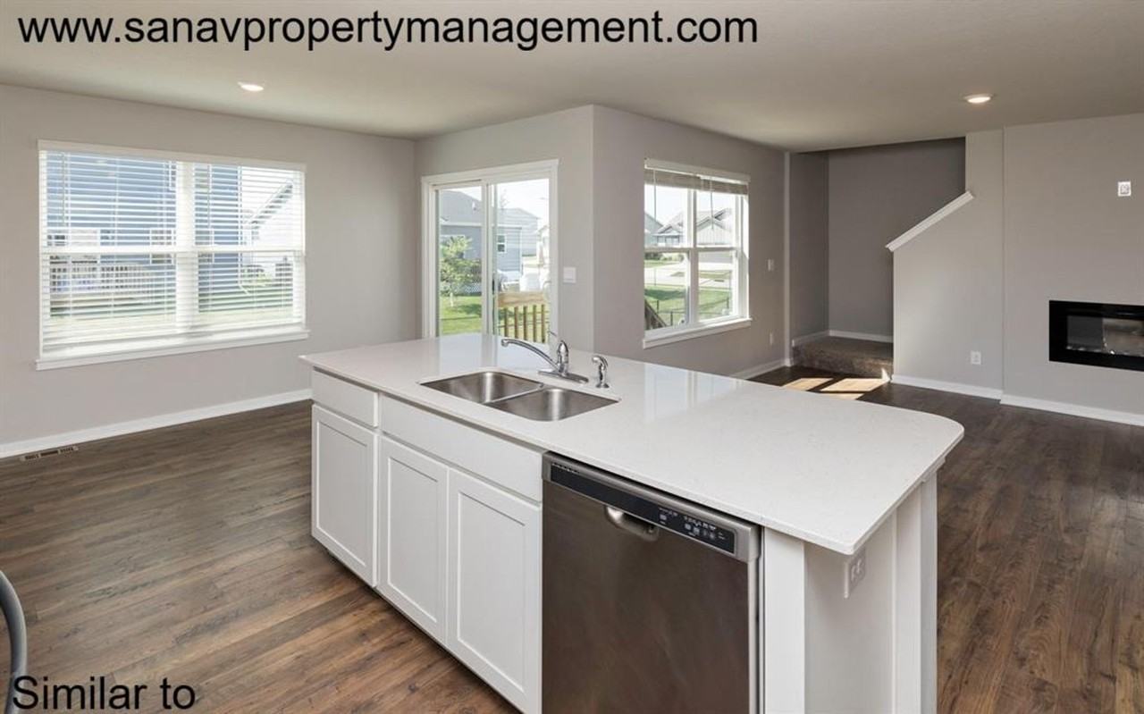 717 Elizabeth Lane Northwest - Photo 5 of 21