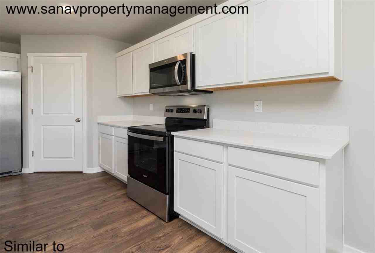 717 Elizabeth Lane Northwest - Photo 4 of 21