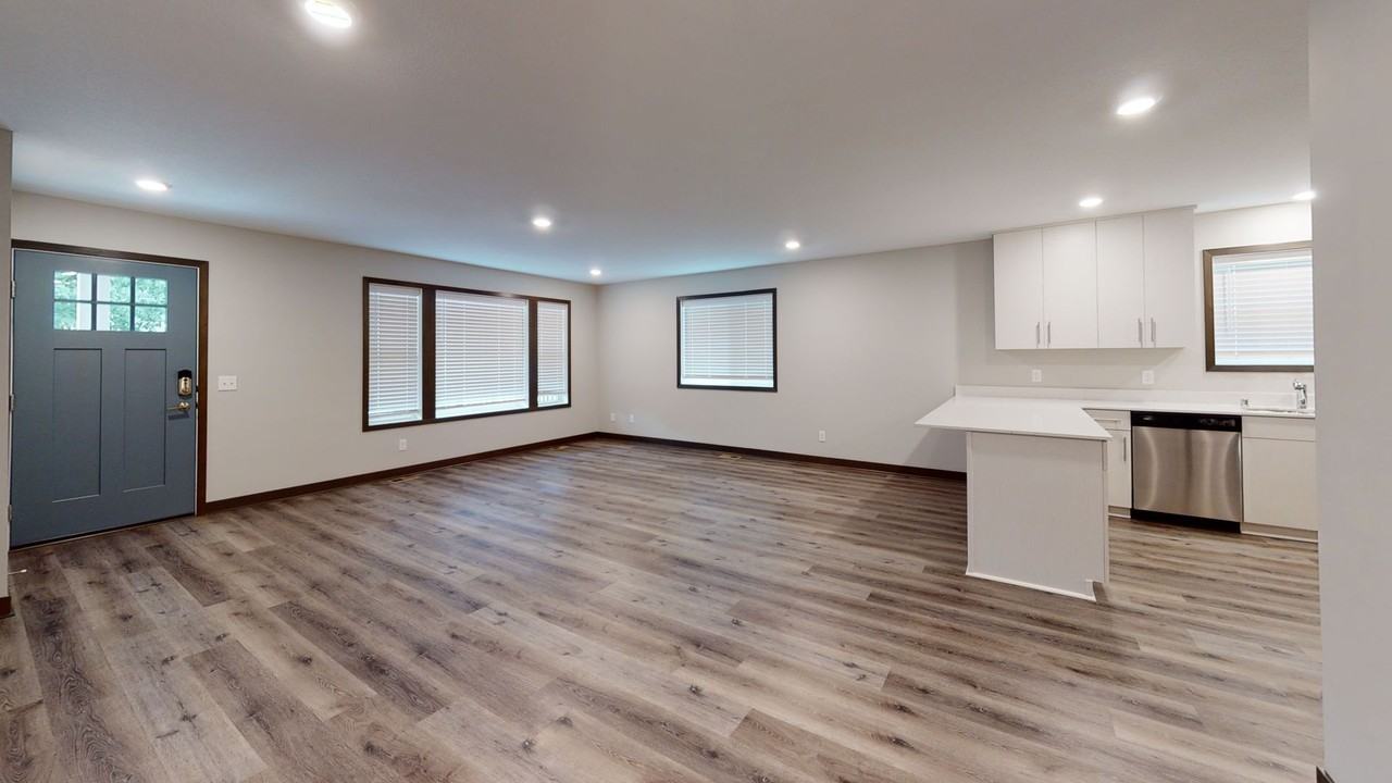 826 20th Ave SE - Photo 2 of 14