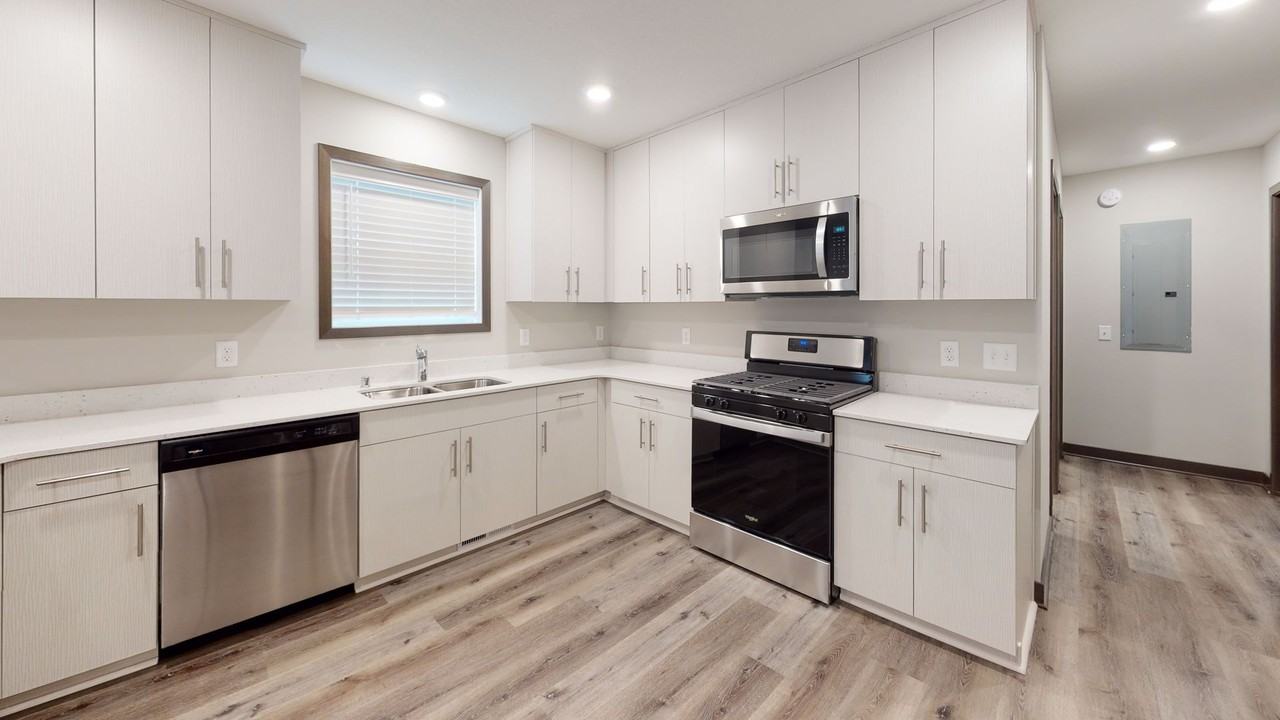 826 20th Ave SE - Photo 4 of 14