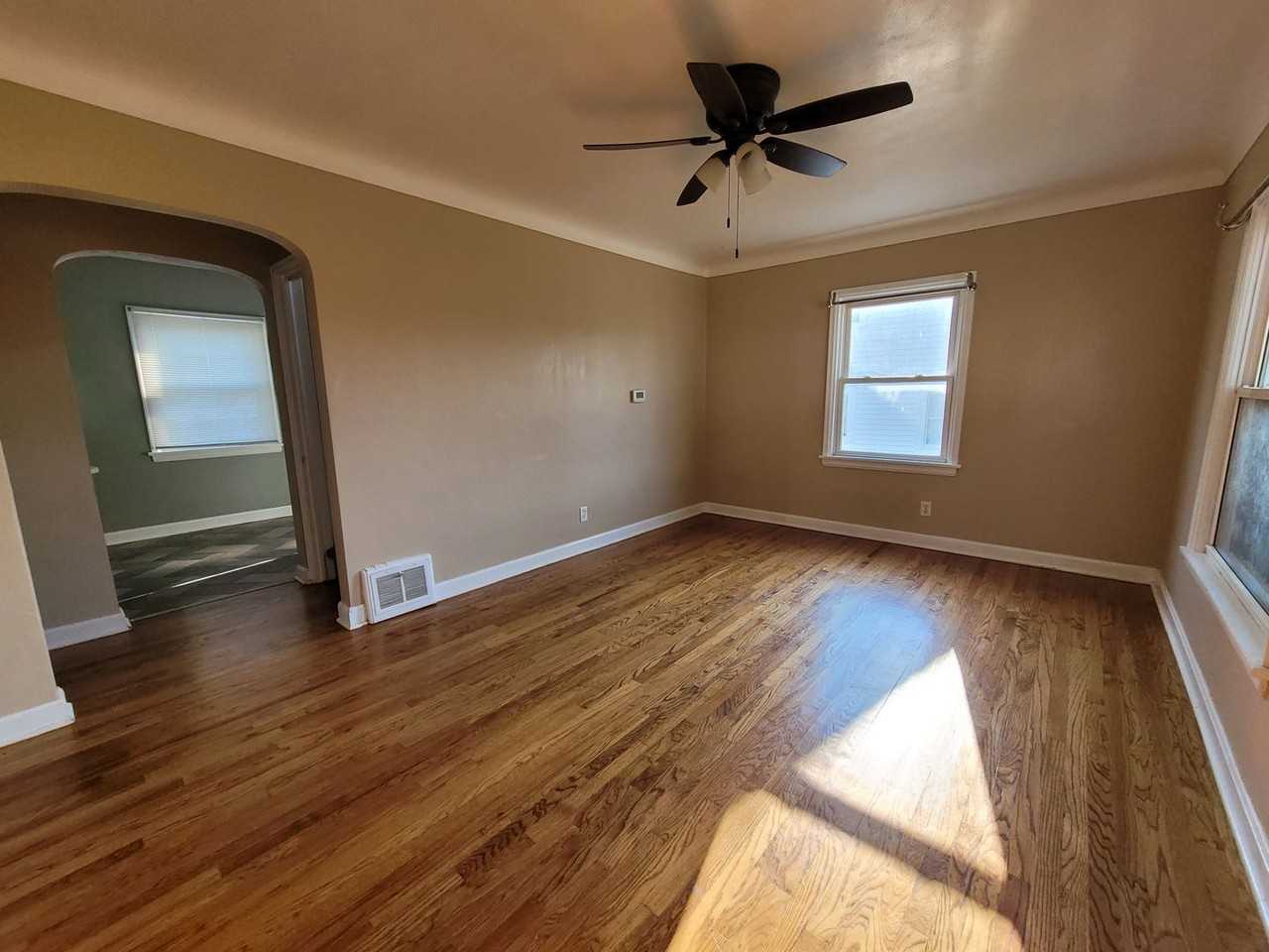 128 38th St Ne - Photo 2 of 21