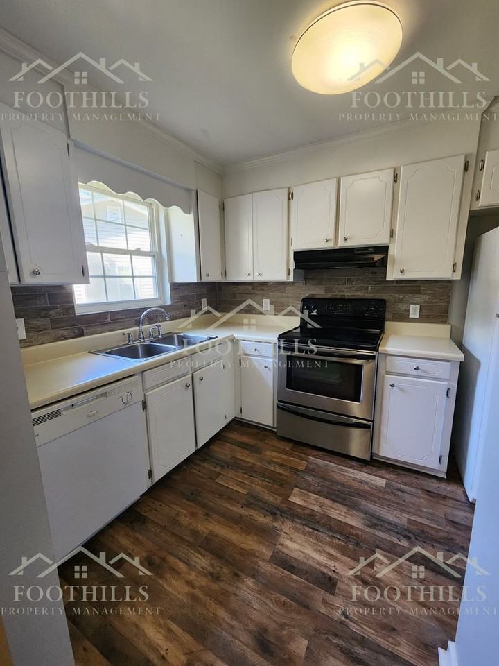 613 N Pointe Crk - Photo 3 of 14