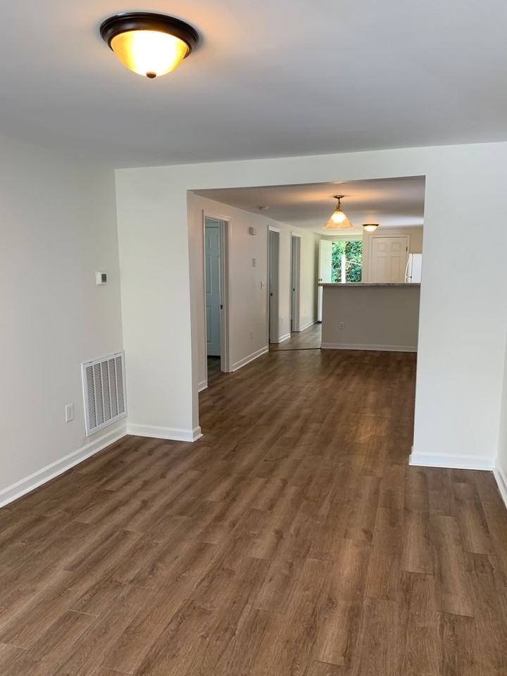 215 Hillsdale Drive - Photo 4 of 21