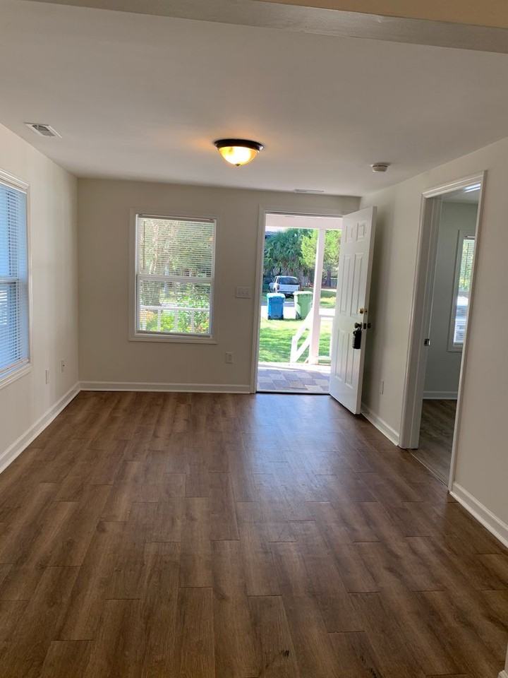 215 Hillsdale Drive - Photo 7 of 21