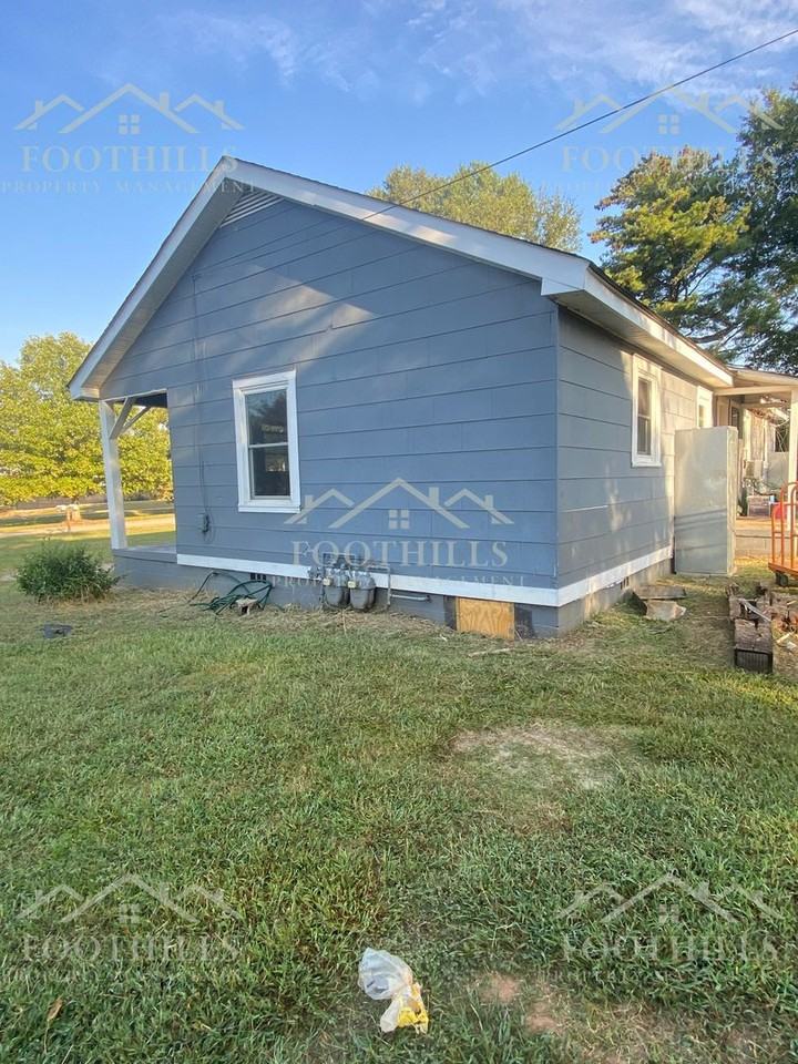 253 S Shirley Ave - Photo 2 of 6