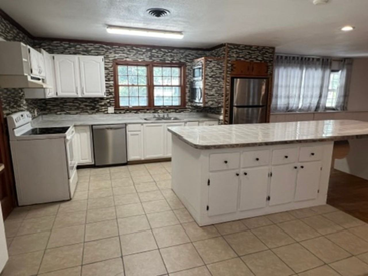 20 Gregory St - Photo 2 of 14