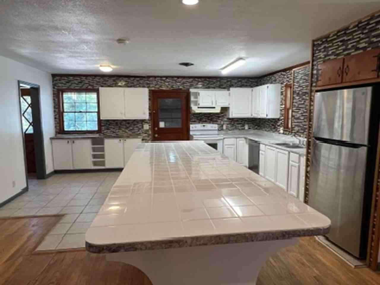 20 Gregory St - Photo 3 of 14