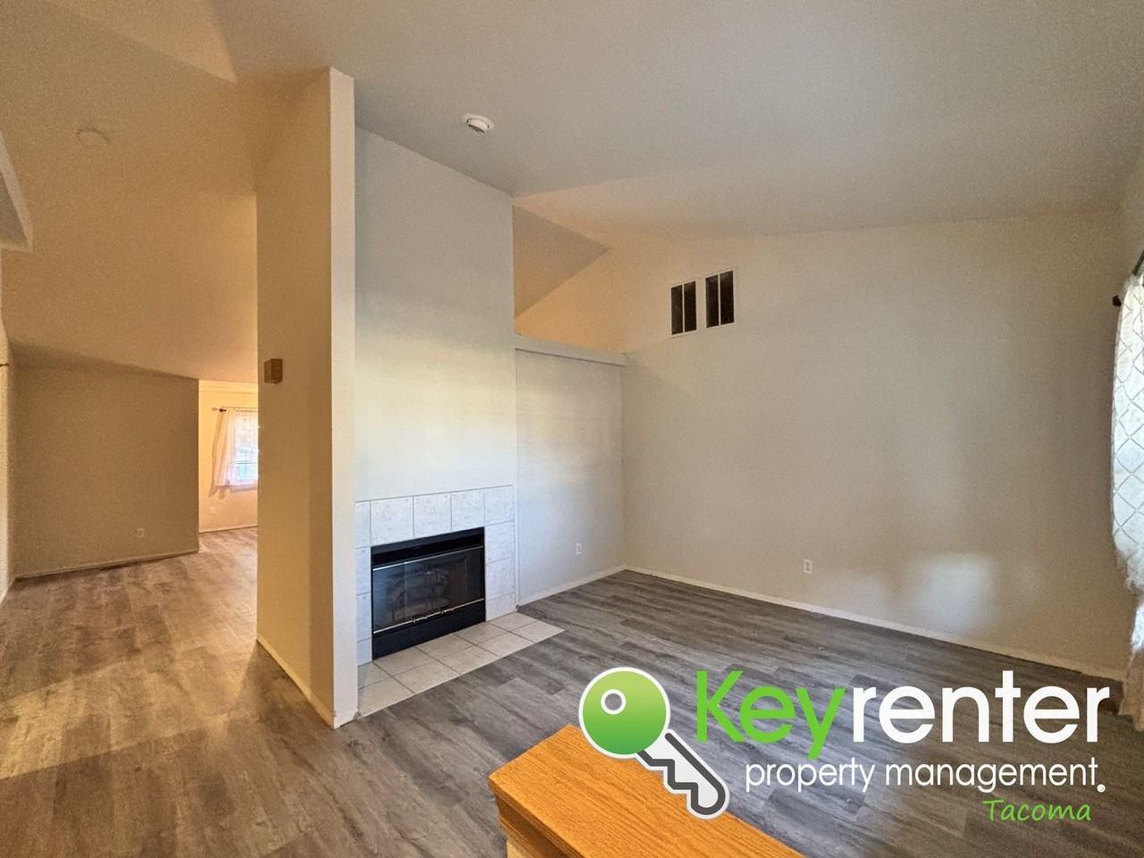 10202 F St E - Photo 2 of 20