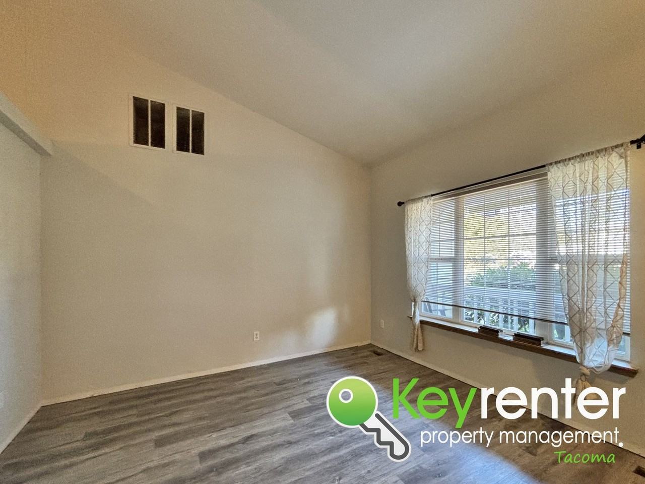 10202 F St E - Photo 3 of 20