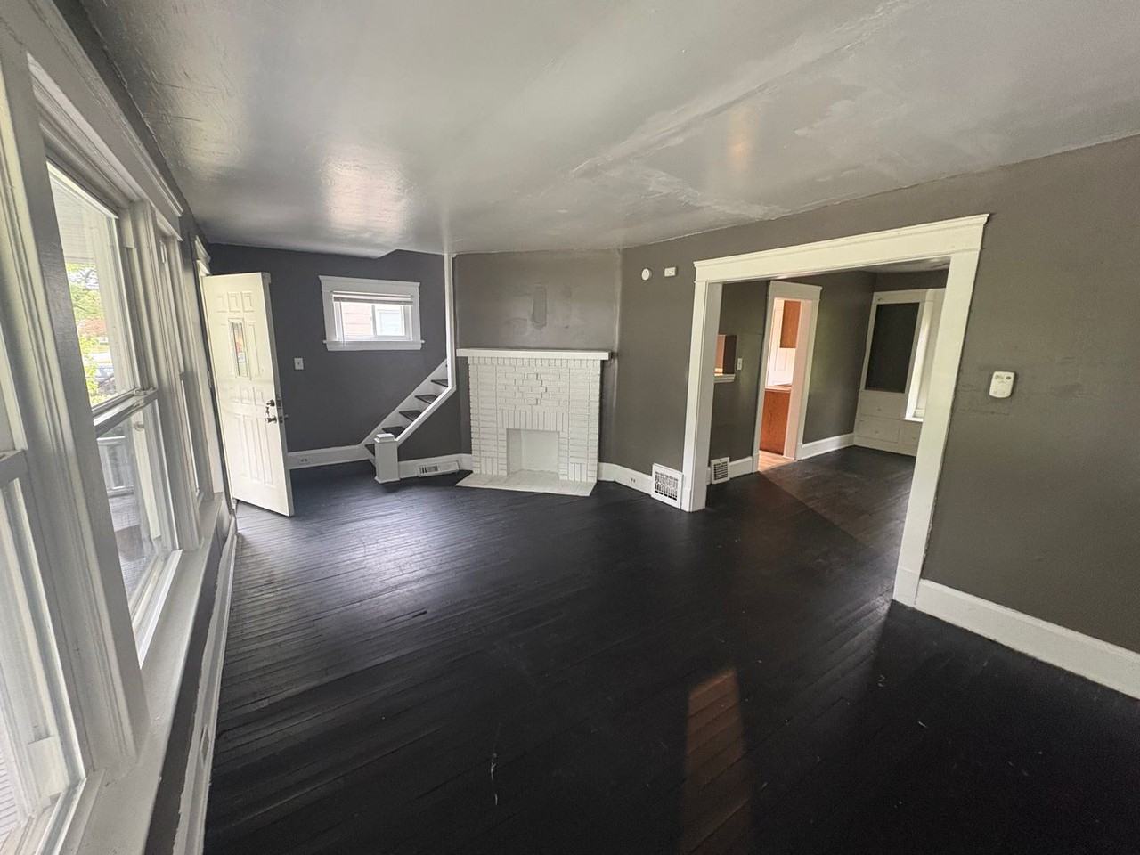 14813 Alder Ave - Photo 2 of 7