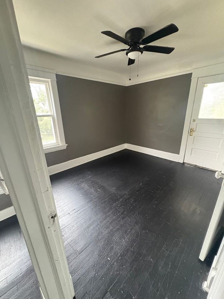 14813 Alder Ave - Photo 3 of 7