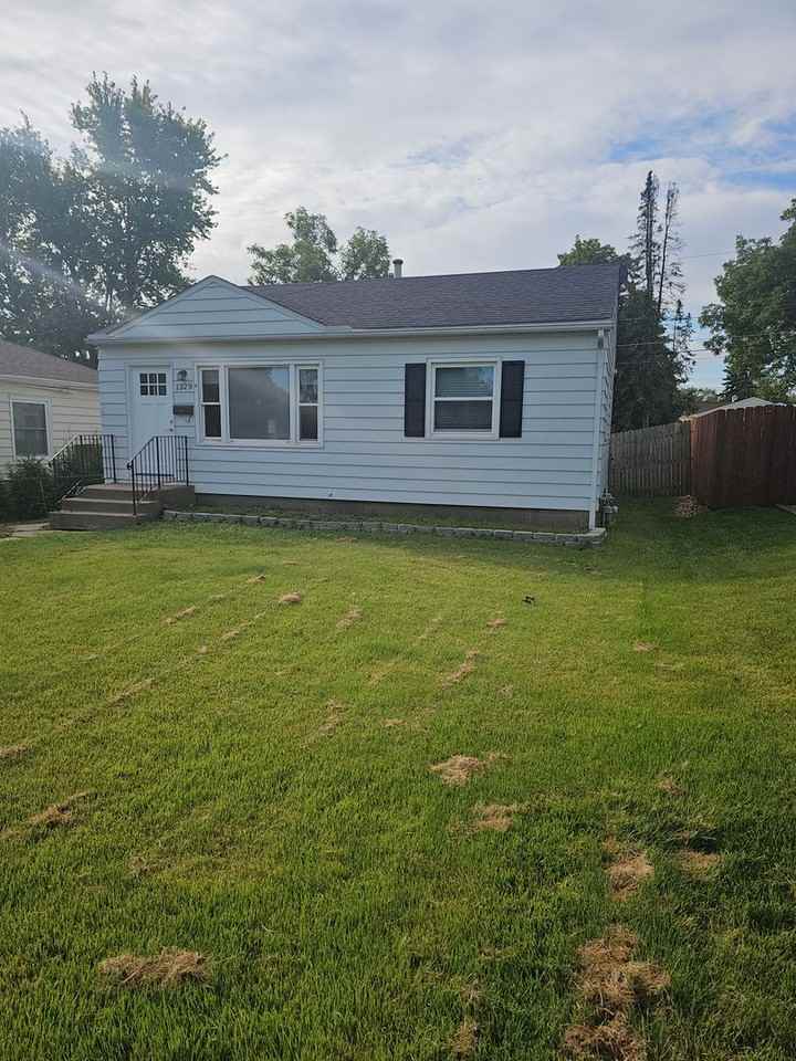 1329 W 38th St - Photo 2 of 10