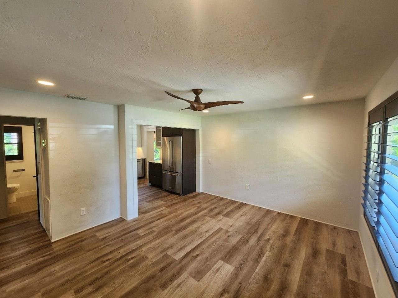 906 E 2nd Ave - Photo 4 of 32