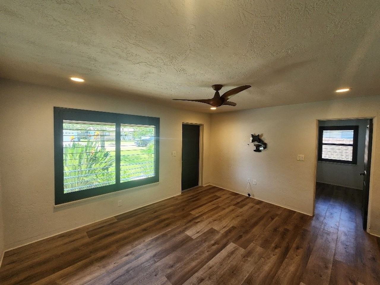 906 E 2nd Ave - Photo 5 of 32