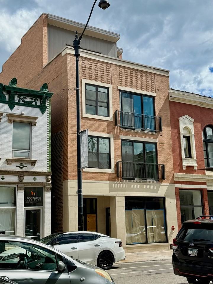 2445 2445 N. Lincoln Park Ave - 2F #2F - Photo 3 of 17