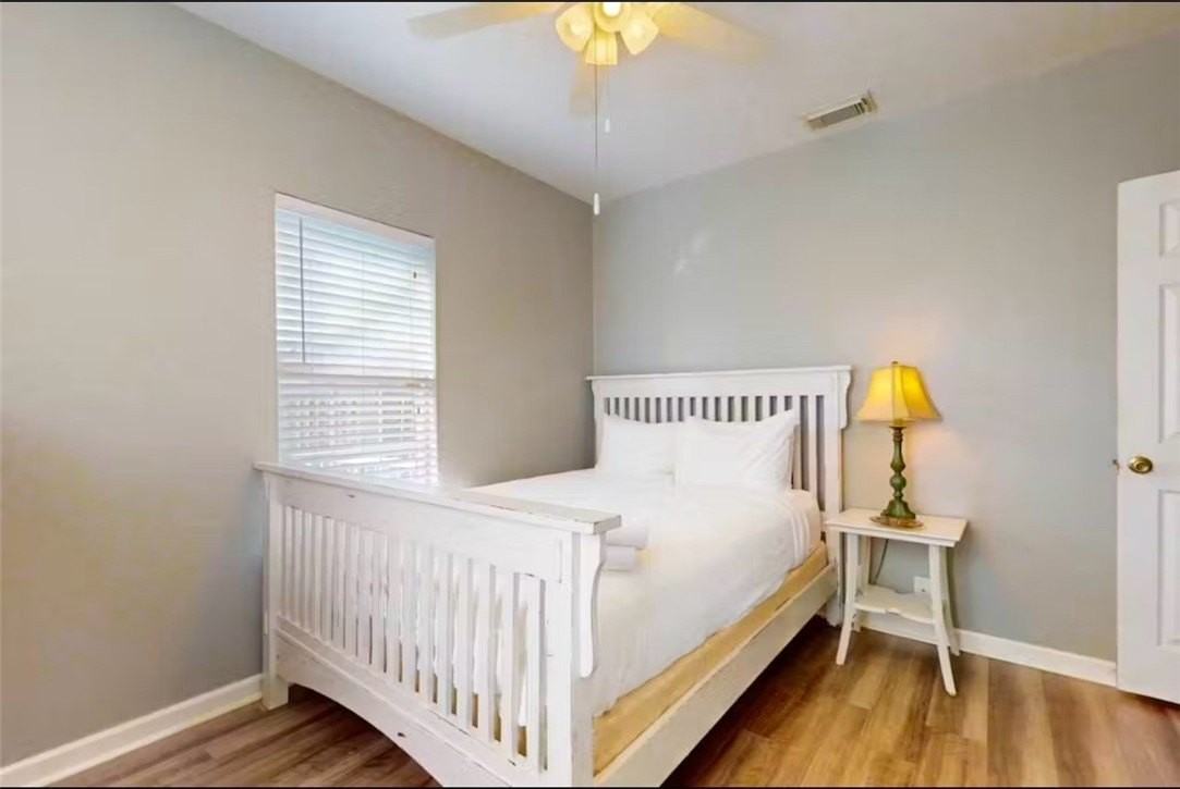 919 Elizabeth St - Photo 5 of 9