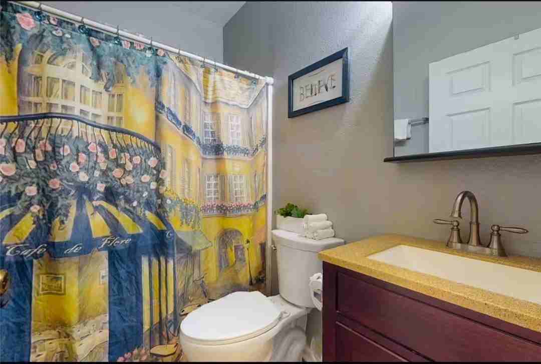 919 Elizabeth St - Photo 6 of 9