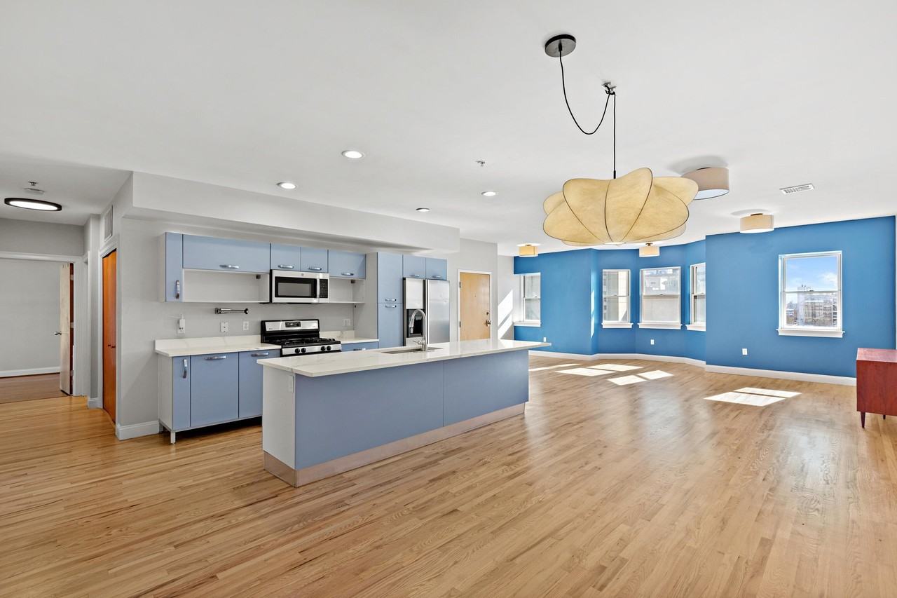 877 Harrison Ave Apt 7 #7 - Photo 7 of 34