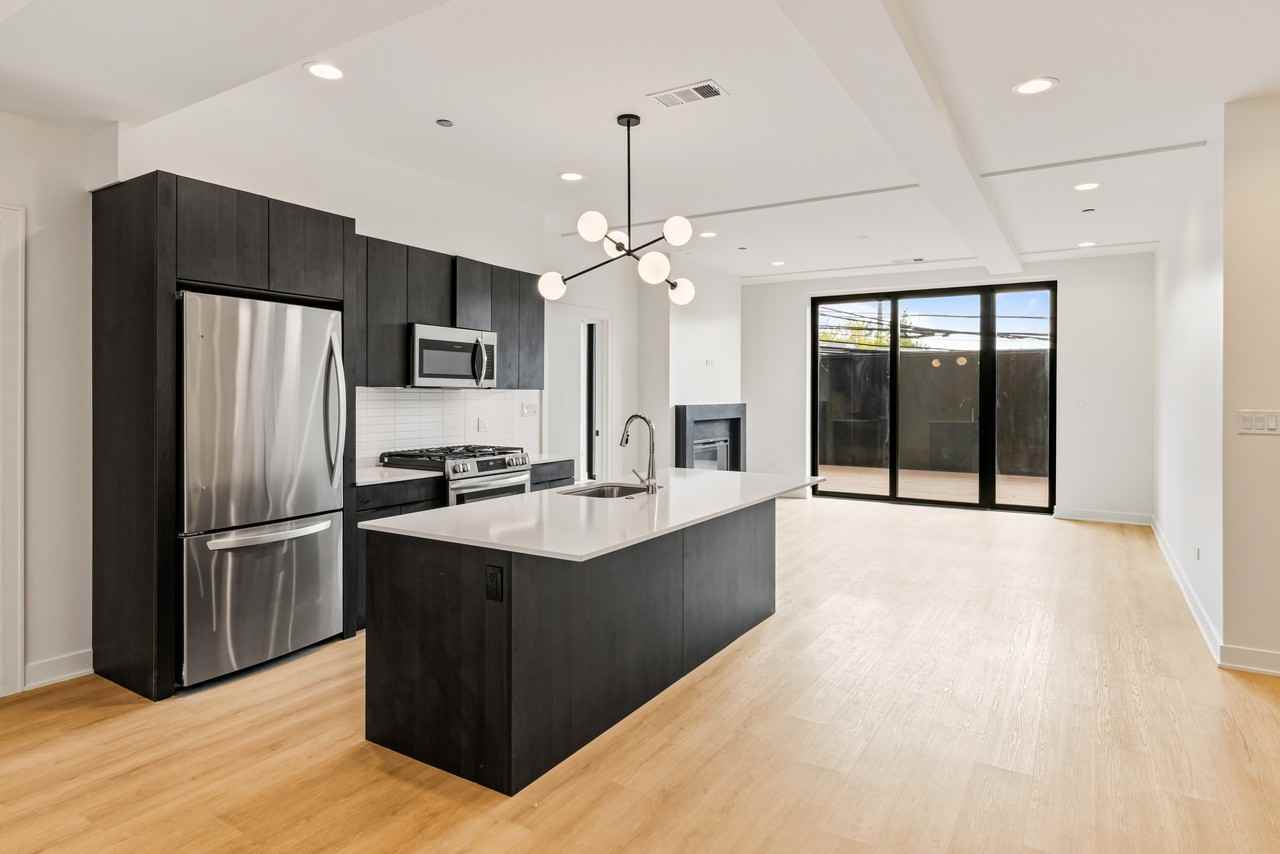 1801 W Grand Ave #202 - Photo 3 of 18