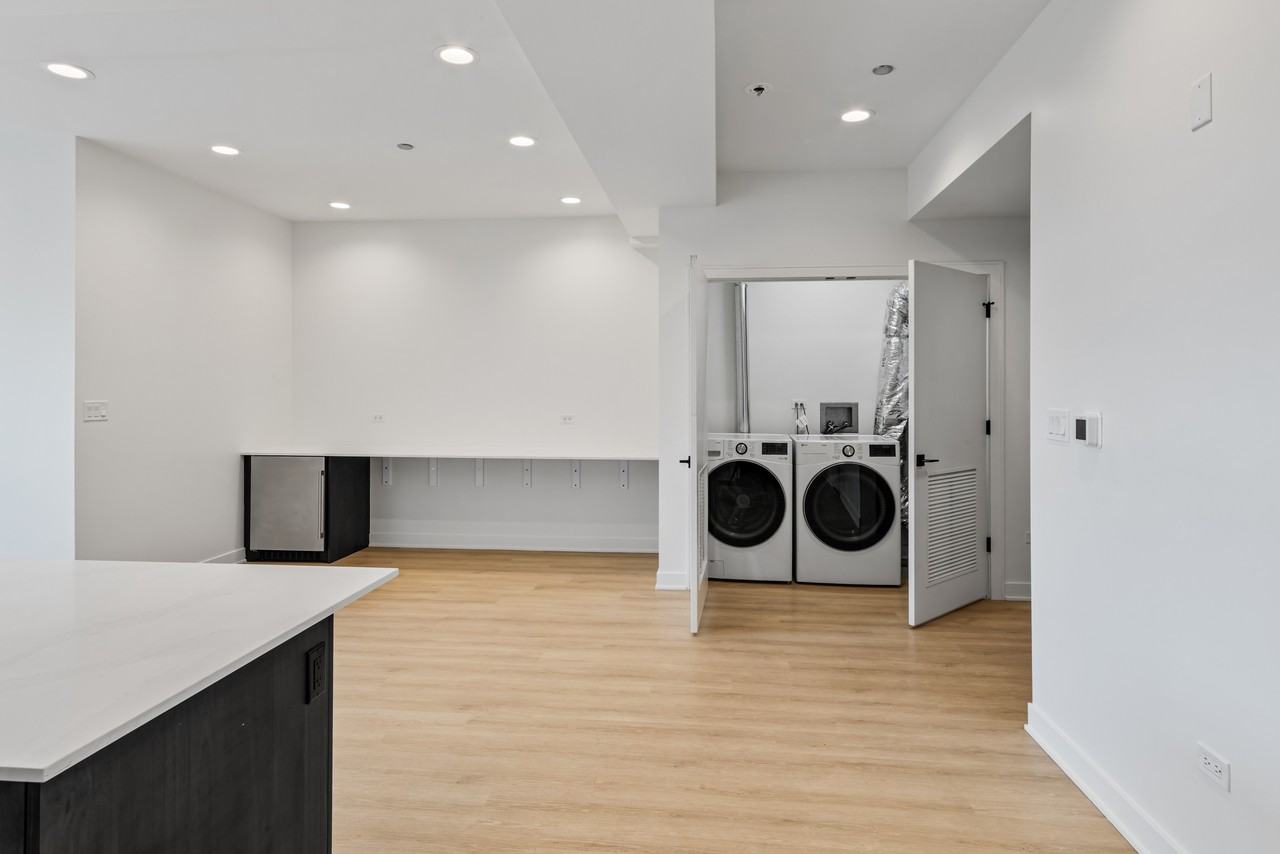 1801 W Grand Ave #202 - Photo 4 of 18