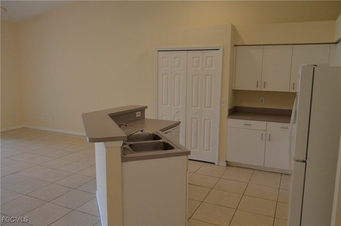 1325 Se 8th Ave - Photo 5 of 20