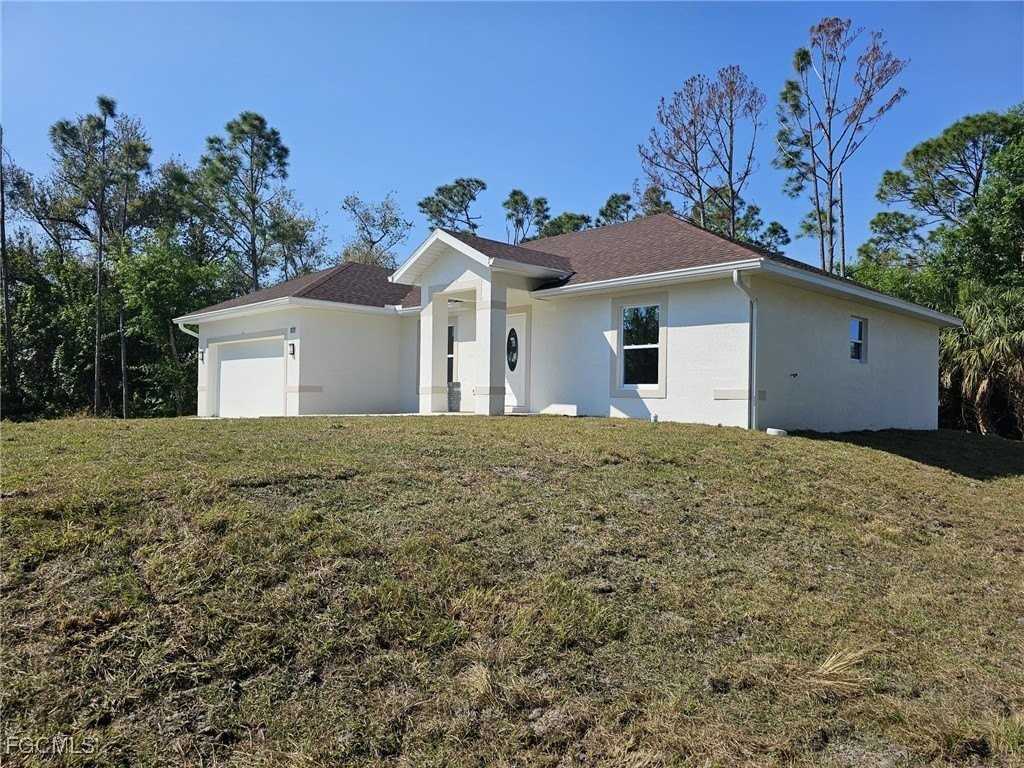 22499 Bradford Ave - Photo 2 of 25