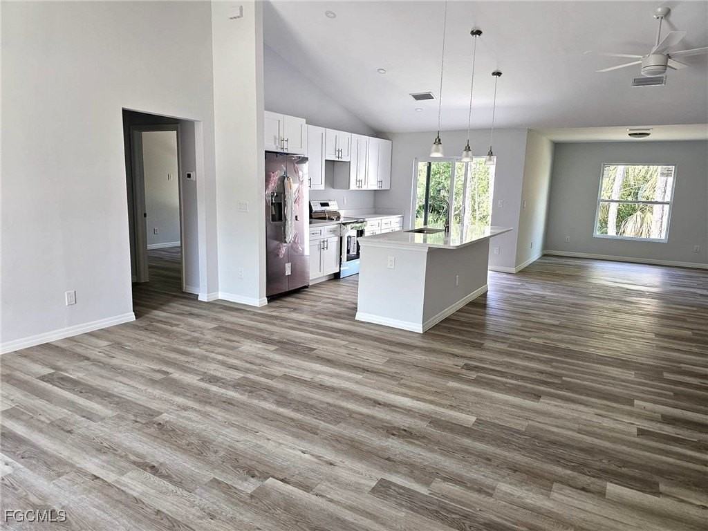 22499 Bradford Ave - Photo 5 of 25