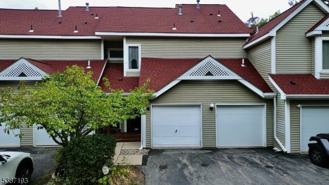 32 Pine Hollow Ct - Photo 1 of 1