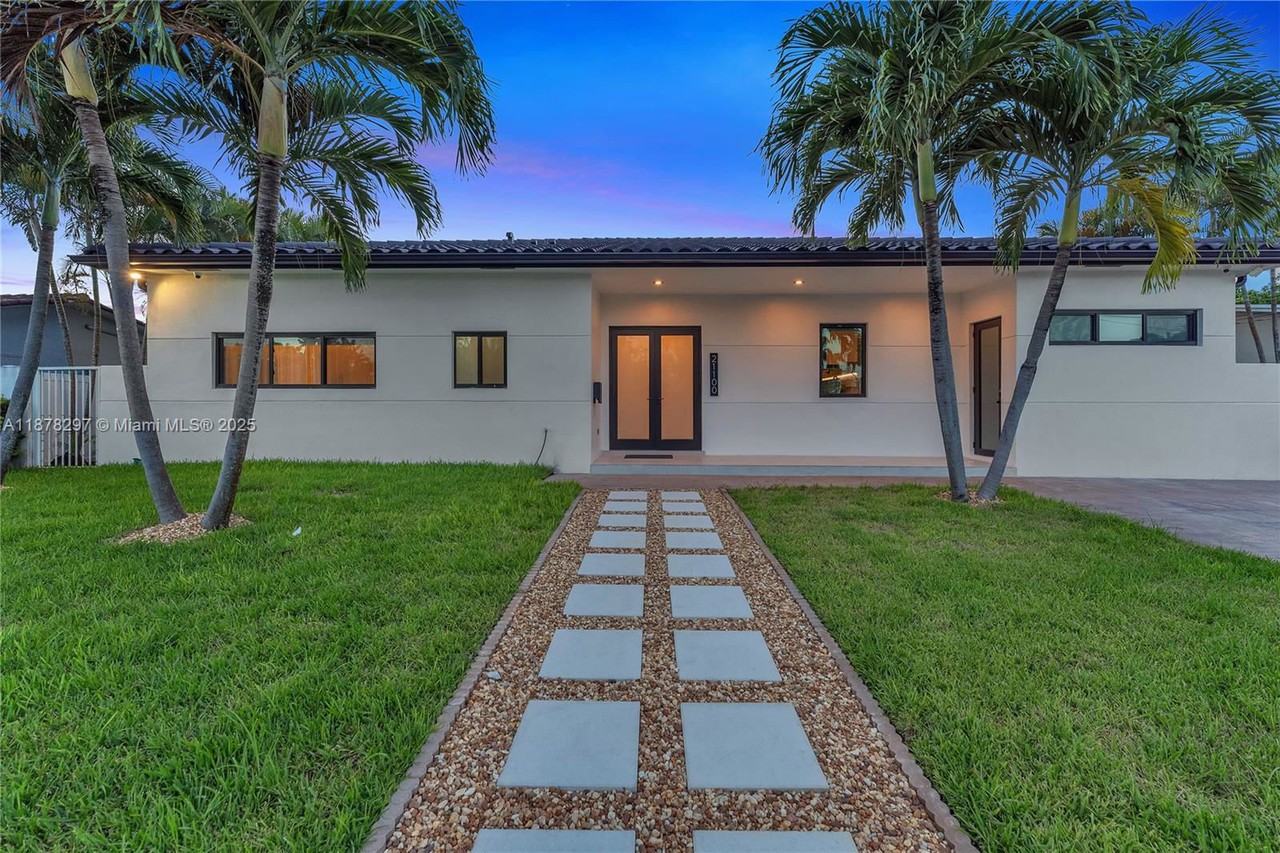 21100 Ne 25th Ct #SFH - Photo 4 of 8