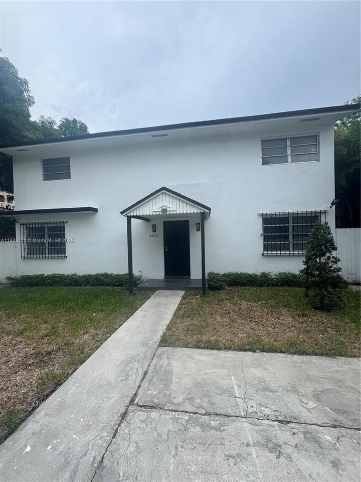 3240 Southwest 22nd Terrace #2 - Photo 3 of 10