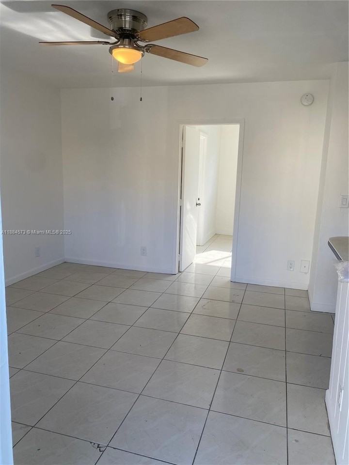 479 Sw 3rd St #9 - Photo 2 of 4