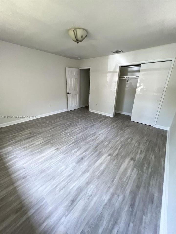 411 Ne 88th St - Photo 2 of 14