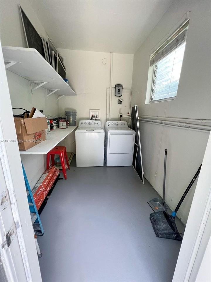 411 Ne 88th St - Photo 3 of 14