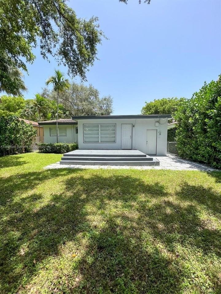 411 Ne 88th St - Photo 5 of 14