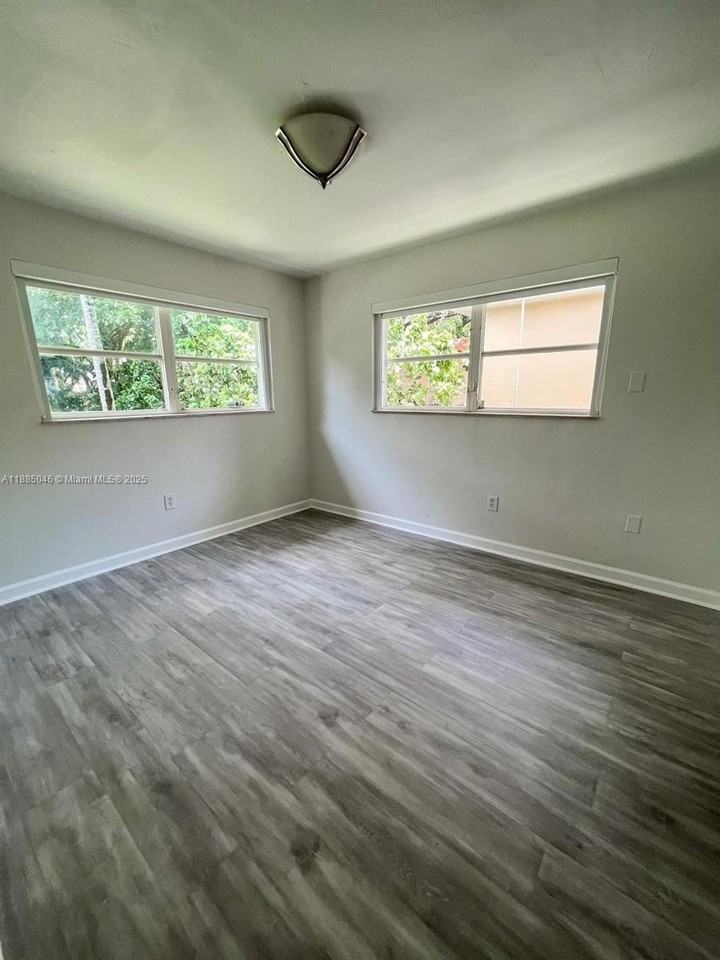 411 Ne 88th St - Photo 6 of 14