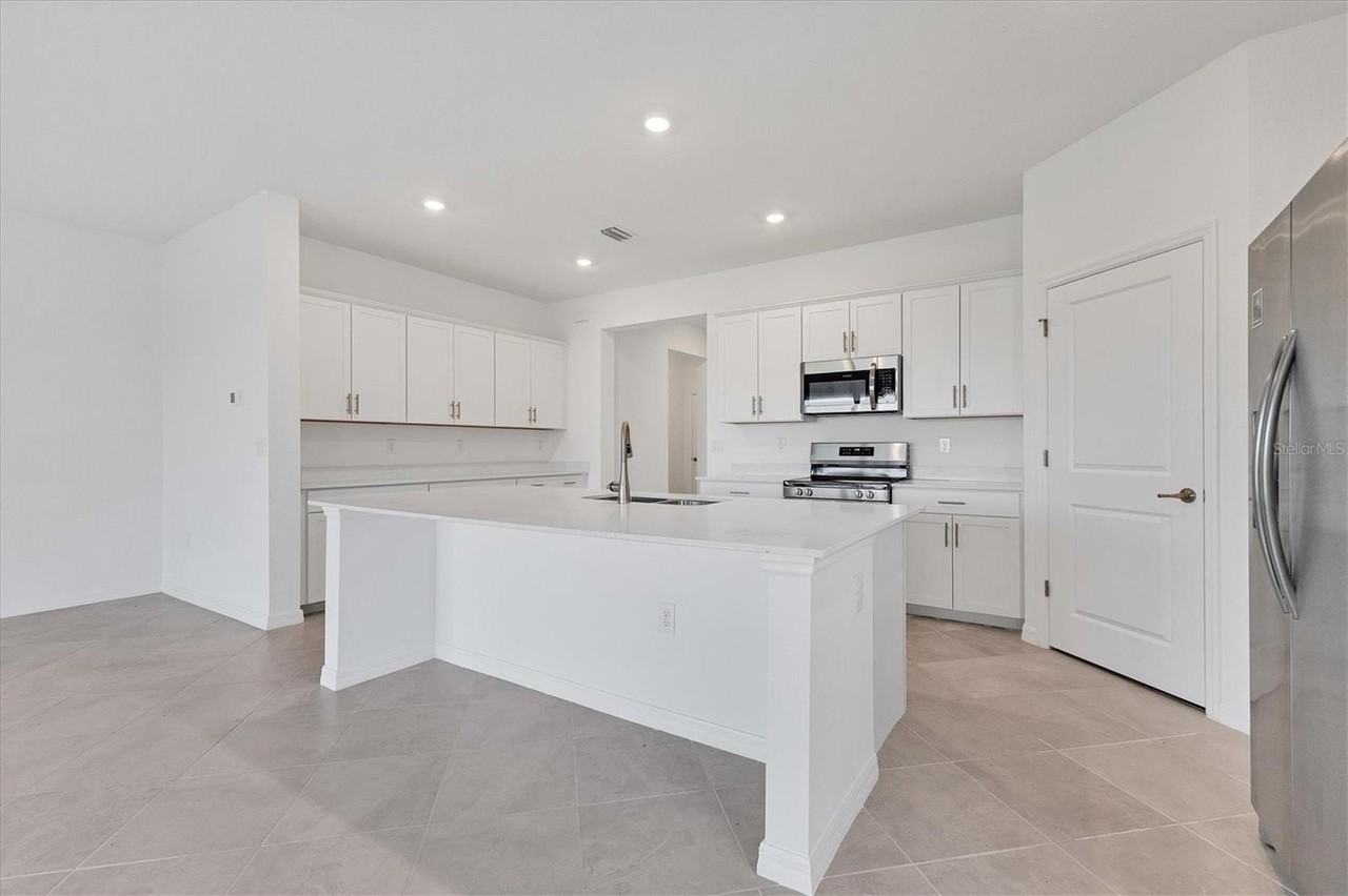 19095 Cabernet Ct - Photo 7 of 50